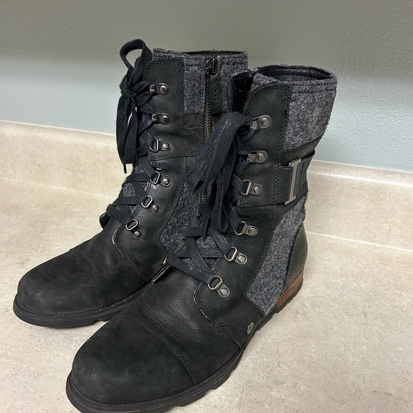 Sorel Women's Black and Gray major carly Combat Boots size 10 - Picture 2 of 6